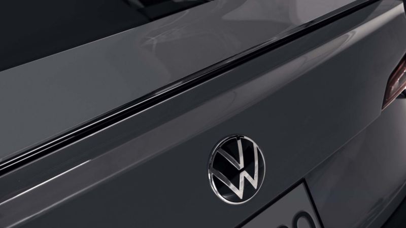 Logo VW en la puerta de cajuela de GLI 40 Aniversario.