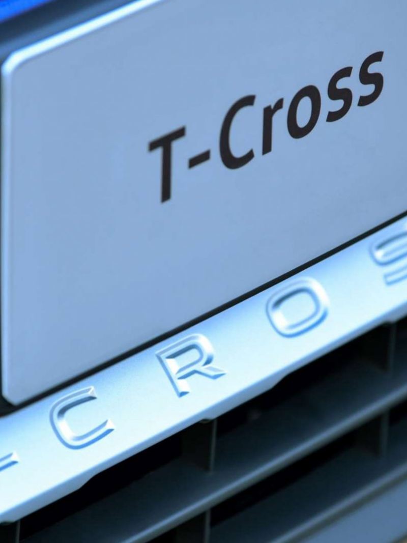 Parrilla delantera de Nuevo T Cross 2022, con logo de Volkswagen y espacio para placas.