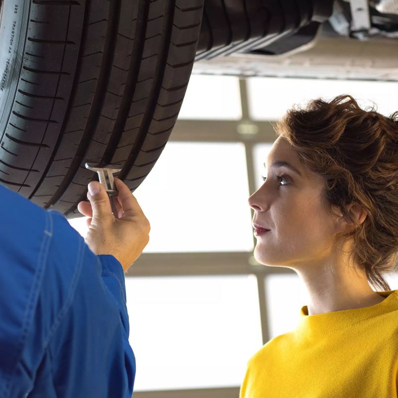 Man in the VW uniform looking at the report, link out to VW “service” page