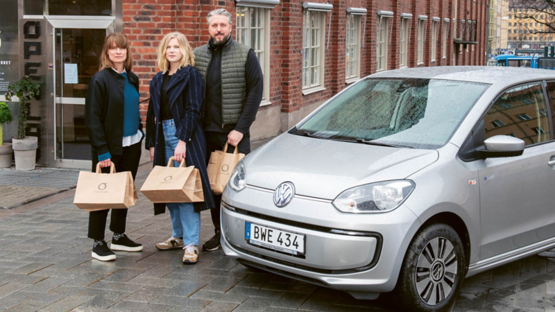 Matlådorna levereras till vårdpersonalen med en e-up!