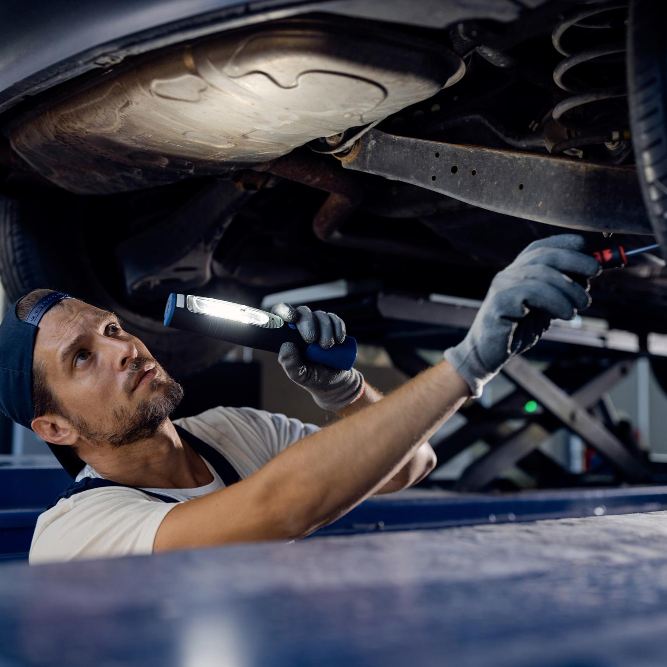 Mecánico de taller oficial Volkswagen