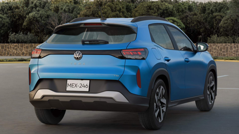 Volkswagen Tera 2026 en color azul. Vista trasera de SUV subcompacta.