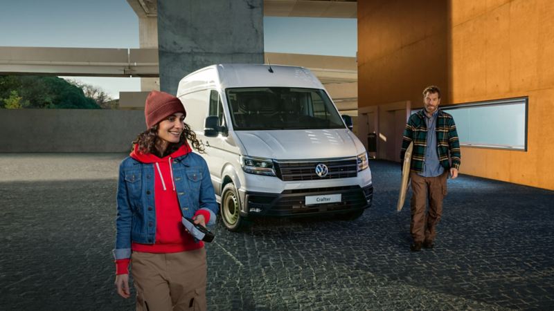 Camioneta de trabajo VW Crafter Cargo Van para servicio de mensajería