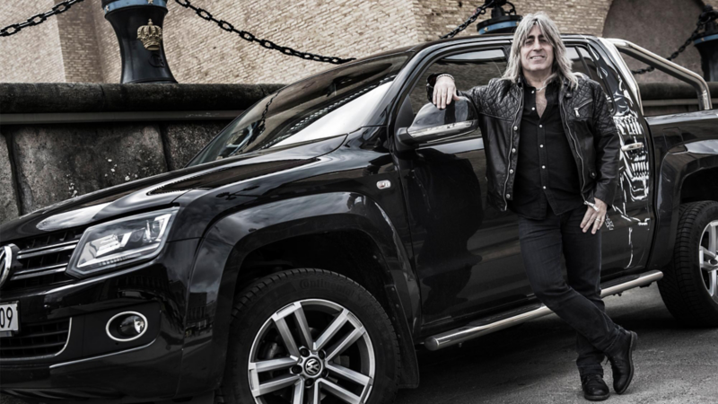 Trummisen Mikkey Dee med sin Volkswagen Amarok