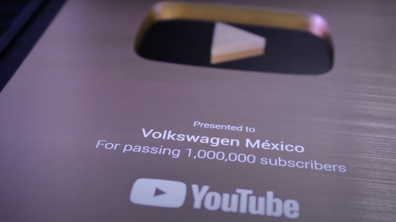 Placa de un millón de seguidores de YouTube para el canal de Volkswagen México. 