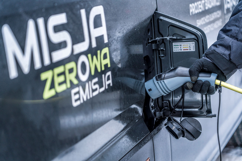 e-Crafter podłączony do ładowania