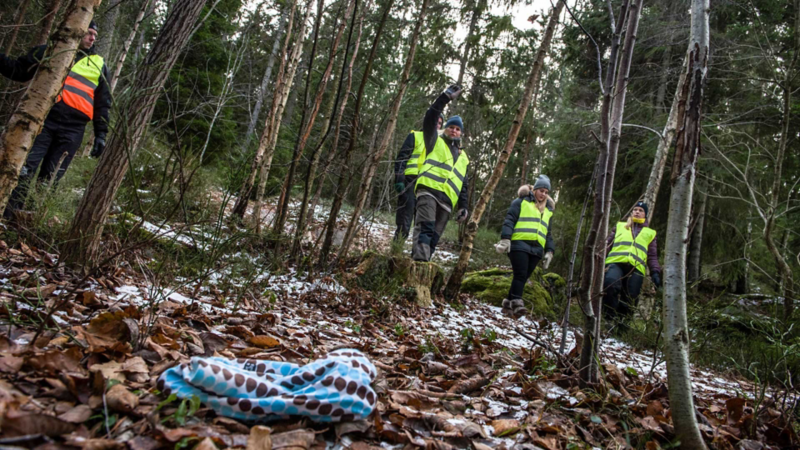 Fynd! Alla rycker till. Är de funna vid liv?