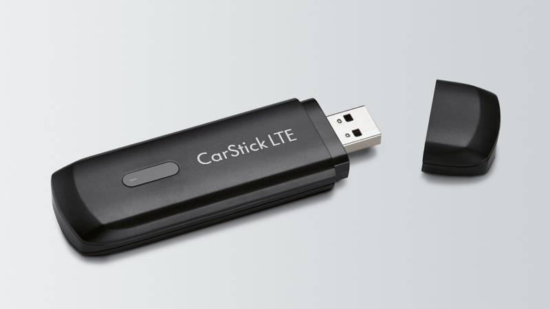 Zbliżenie na Volkswagen CarStick LTE.