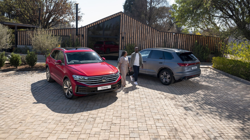 VW ID.5 GTX and VW Tiguan equipped with transport solutions by VW Accessories