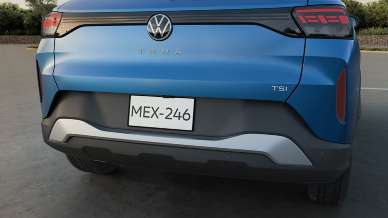 Cajuela y emblema de nuevo Volkswagen Tera 2026 con tecnología Front Assist.