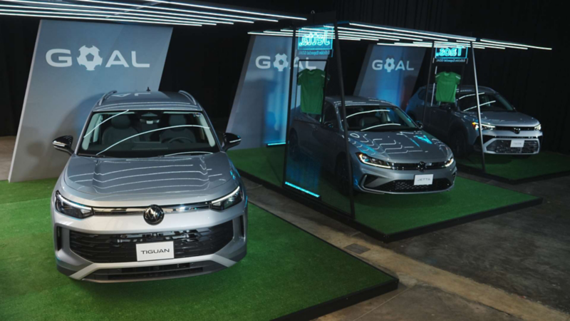 Autos de Volkswagen Edición Especial GOAL en aparadores especiales.