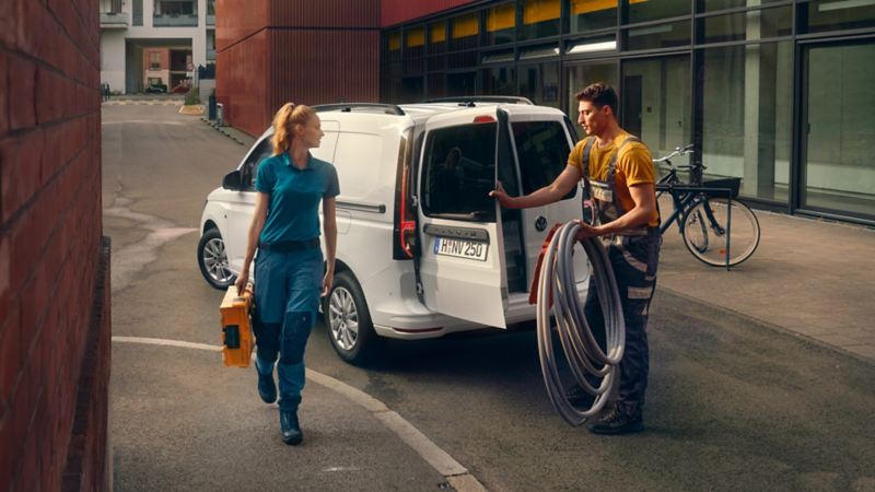 La nouvelle Volkswagen Caddy Cargo en intervention pour un artisan.