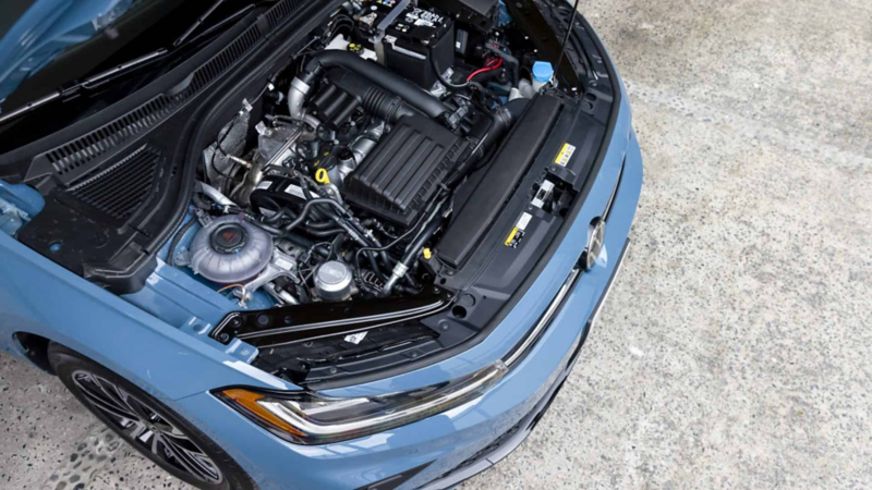Motor de auto Jetta 2025, versión Sportline.