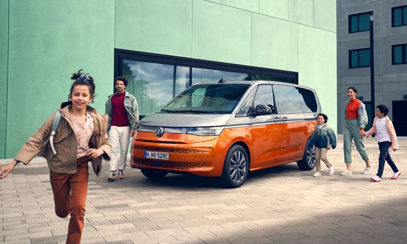 Une famille en voyage avec le VW Multivan Energetic.