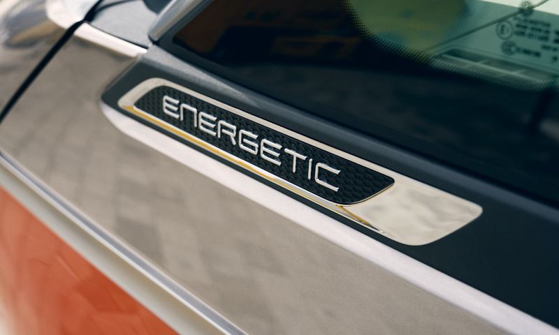 Le badge VW Multivan Energetic sur l'extérieur du véhicule.