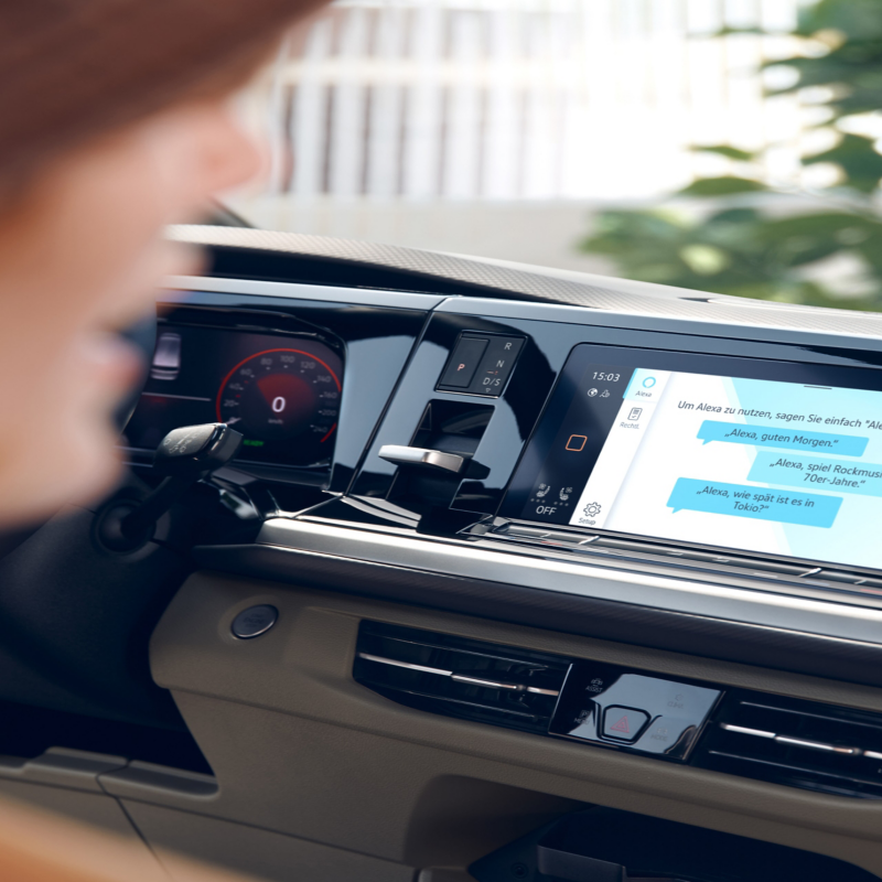 Röststyrning på instrumentpanelen i en VW Multivan.