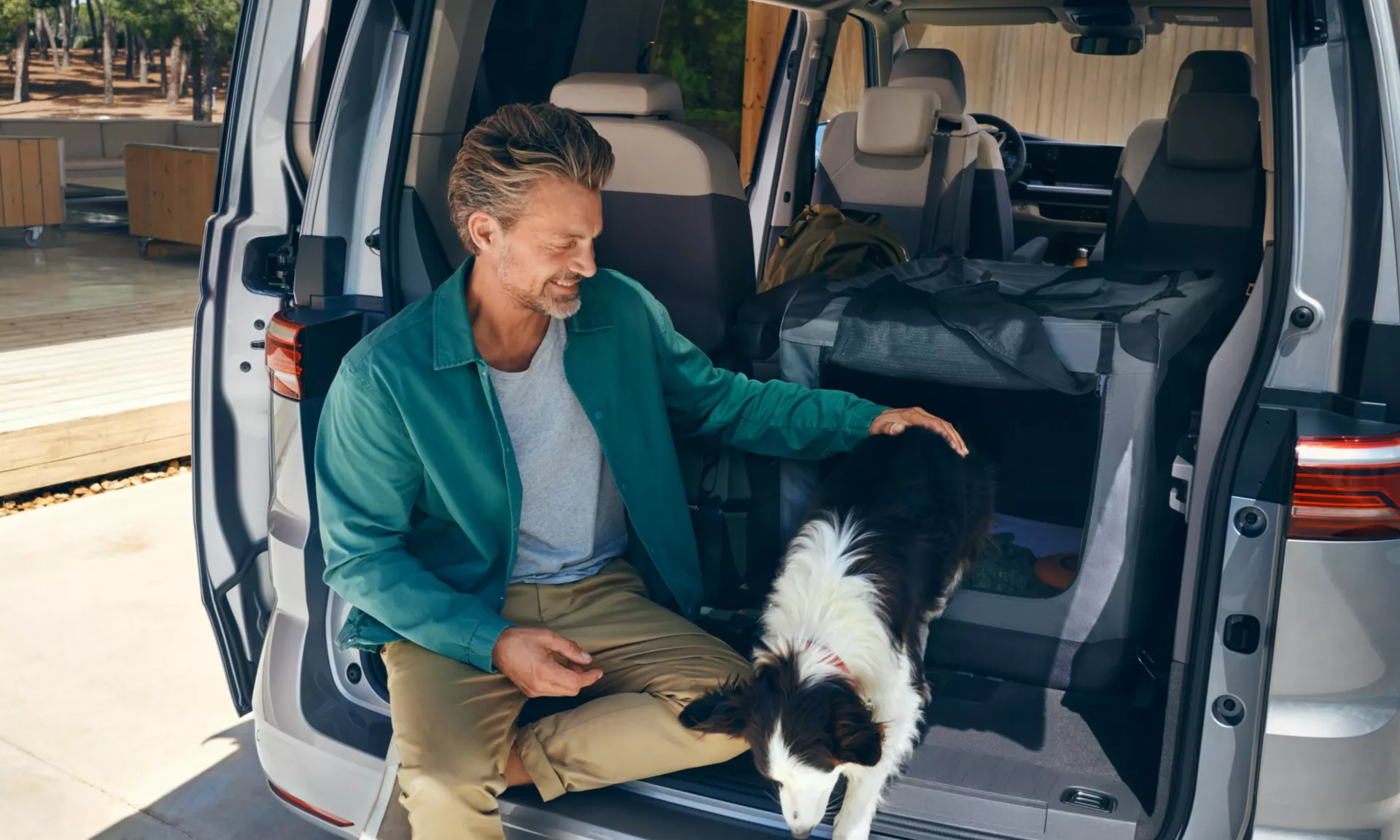 Volkswagen Caravelle sliding door and tailgate