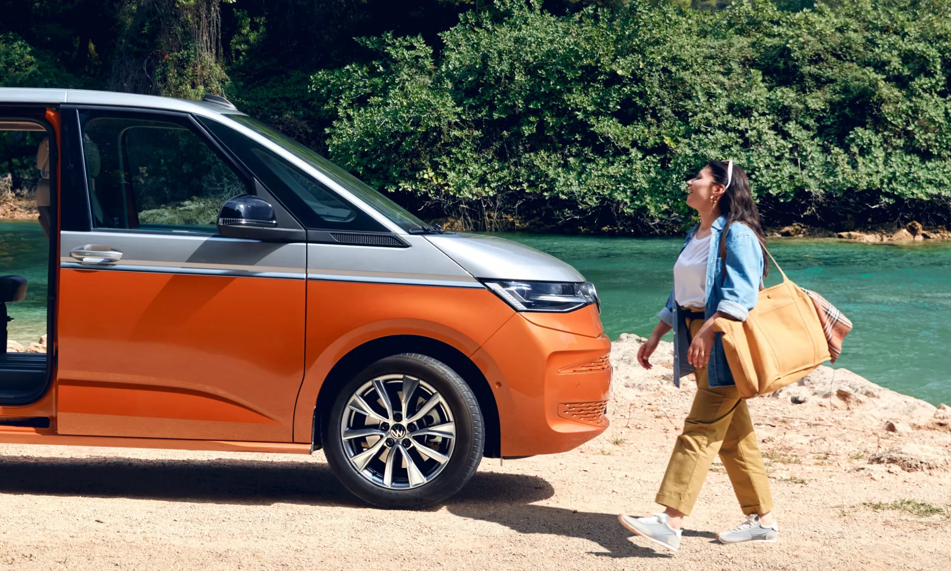 Volkswagen Caravelle two-tone paintwork