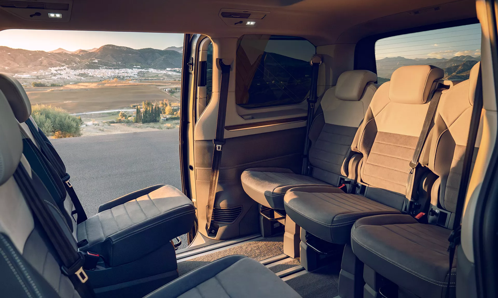 Volkswagen Caravelle seat configuration 1
