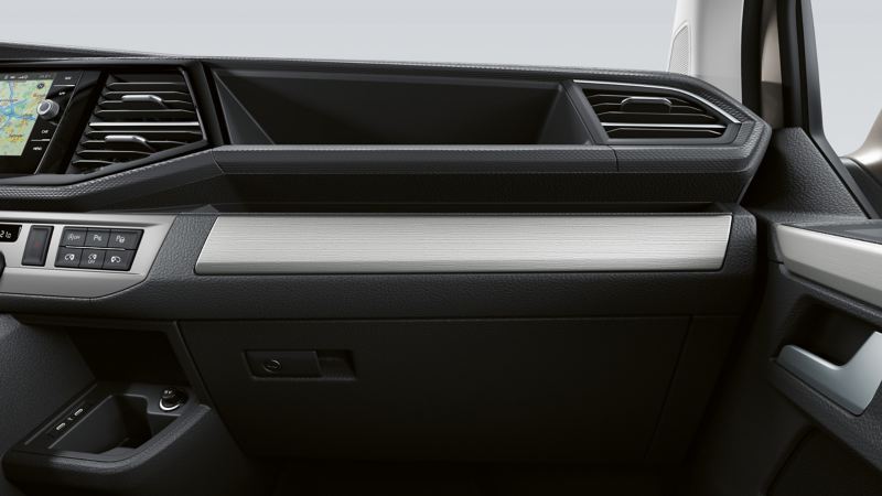 Listwa ozdobna w kolorze Bright Brushed Grey w Volkswagen Multivan 6.1.