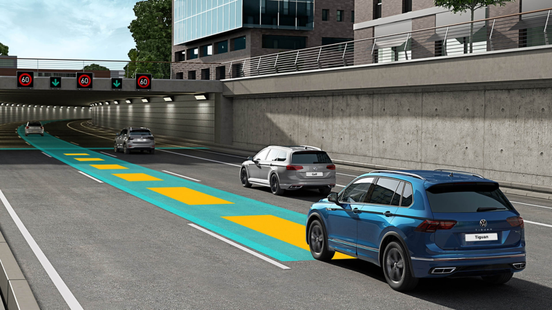 Graphic shows how IQ.Drive Travel Assist works in the Tiguan Allspace.