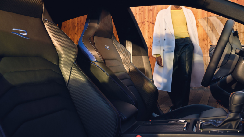 Woman opening the door of an Arteon R Shooting Brake