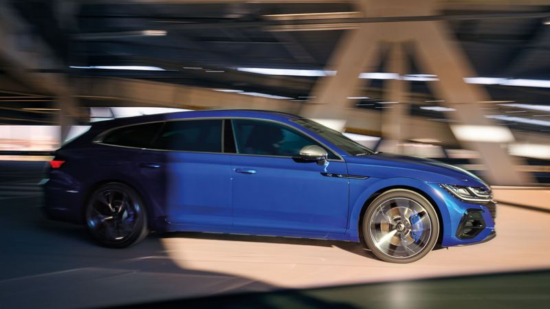 Side view of the new Volkswagen Arteon R Shooting Brake