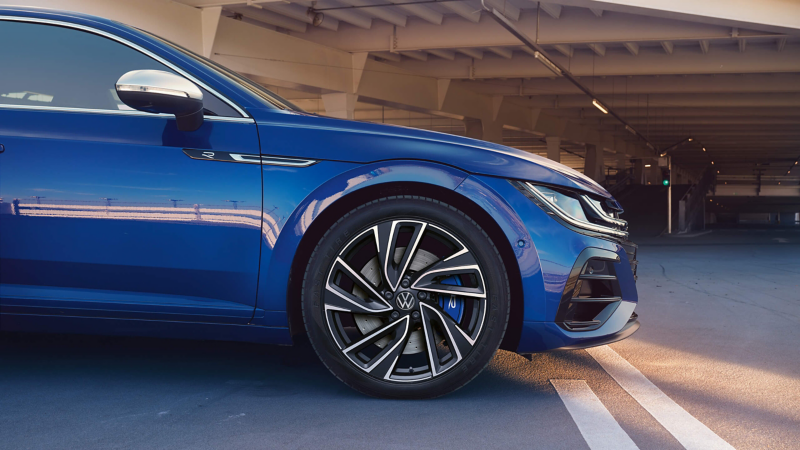 A blue VW Arteon R Shooting Brake with sporty rims