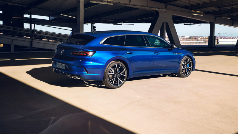 An Arteon R Shooting Brake driving through a car park