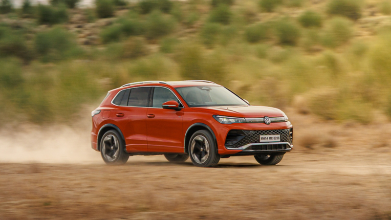 Tiguan-R-line Persimmon Red Metallic sporty looks