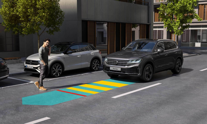 Graphic shows how Front Assist works. 