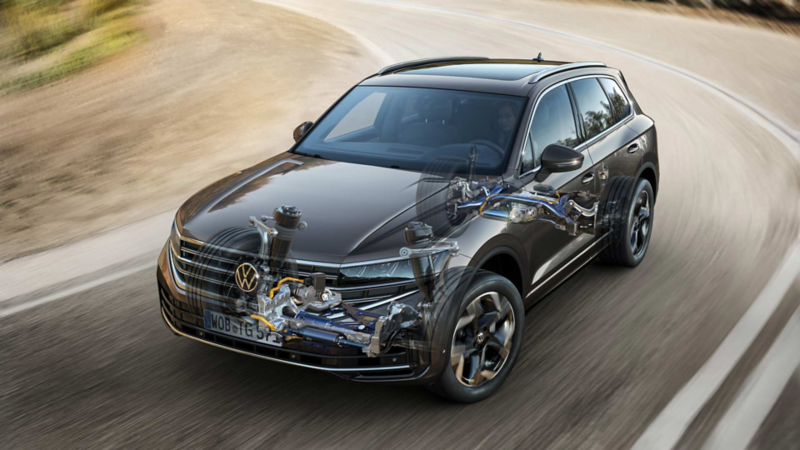 Graphic shows the all-wheel steering of the VW Touareg.