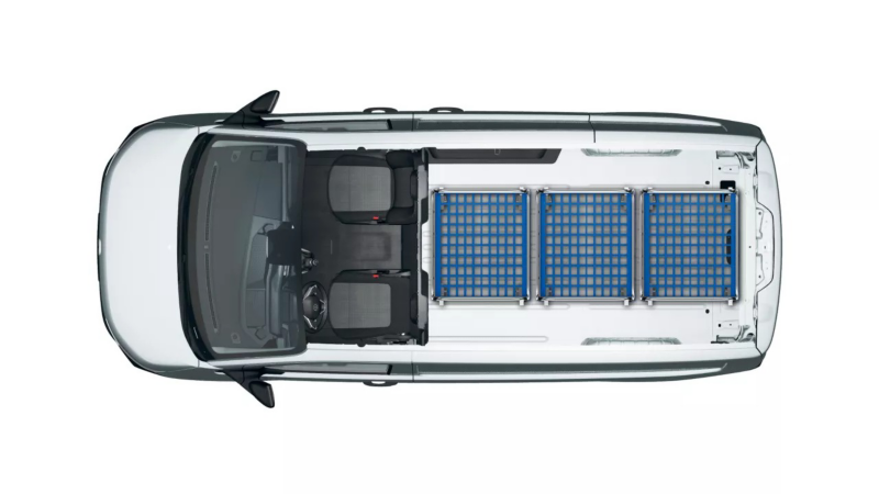 Volkswagen Transporter załadunek z kontenerami na kółkach.