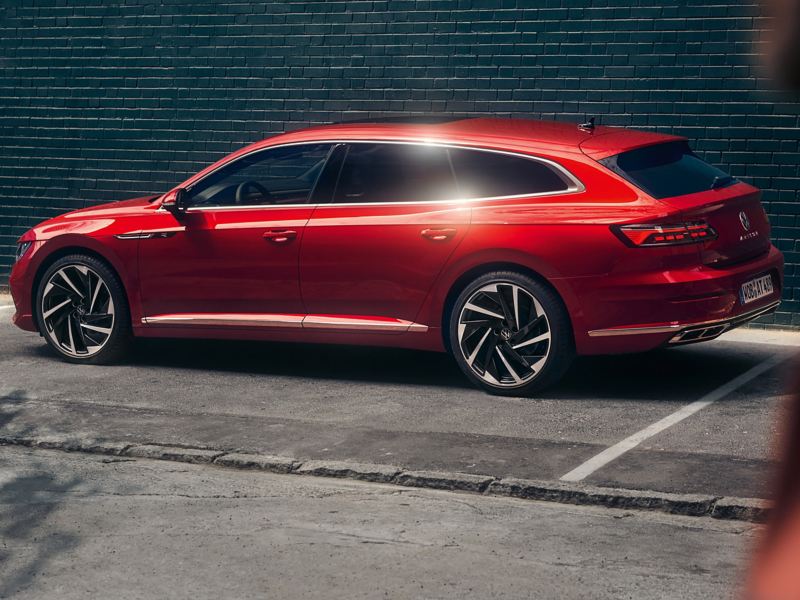 A side view of the Arteon Shooting Brake