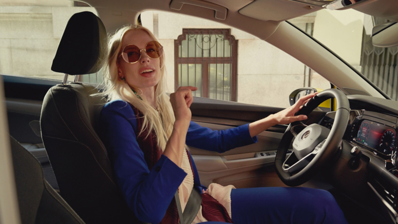 A lady at the wheel of a Golf 8