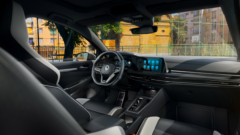 Interior of the Golf GTD, view of the cockpit