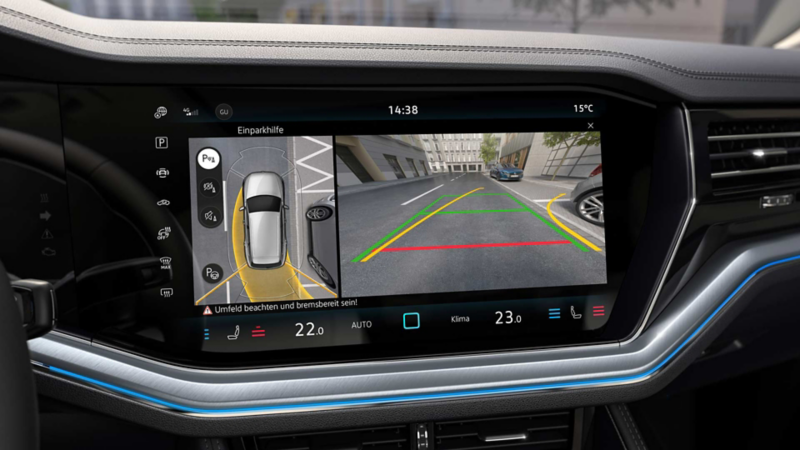 Display of the optional Area View on the digital display of the VW Touareg.