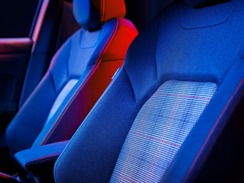 Detailed view of the front seats with head restraints in the Polo GTI, the sports seats are upholstered in the "Jacara" check pattern fabric.