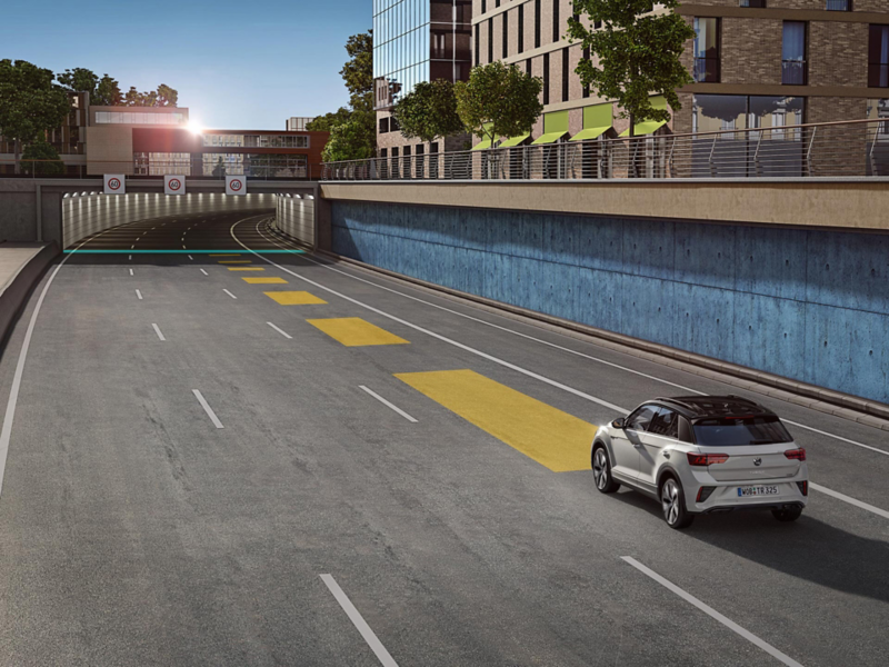 Graphic shows, how the ACC works in the VW T-Roc.