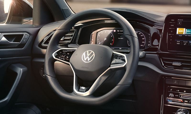 VW T-Roc interior, detailed view of the multifunction steering wheel