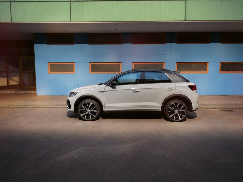 Side view of white VW t-roc