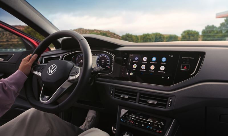 Detailed view of the optional Discover Pro navigation system in the VW Taigo
