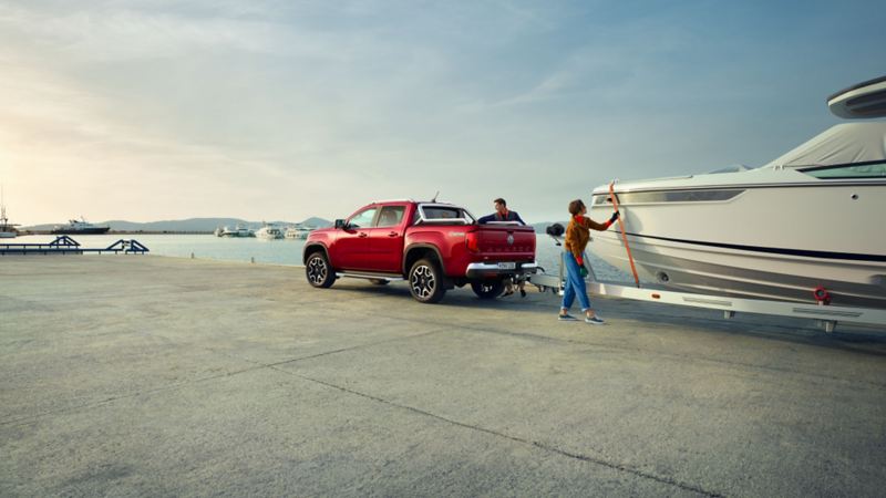 Photo showing a VW Amarok towing a yacht. 