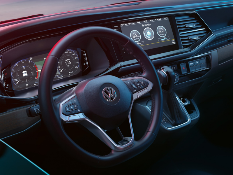 New Transporter 6.1 multi-function steering wheel and display screen