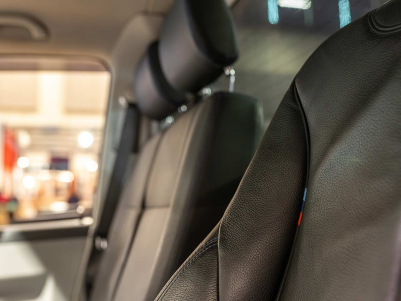 Närbild på inredningsdetaljer i VW Transporter A-traktor.