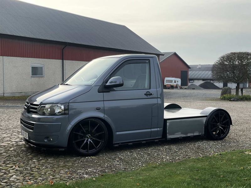 Nils prisbelönta VW Transporter A-traktor hemma på gården.