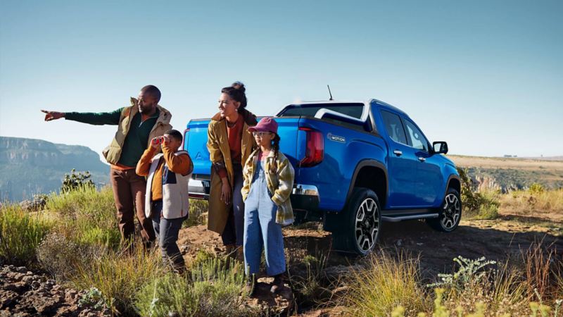 Nueva camioneta tipo pick-up Amarok Aventura color azul metálico