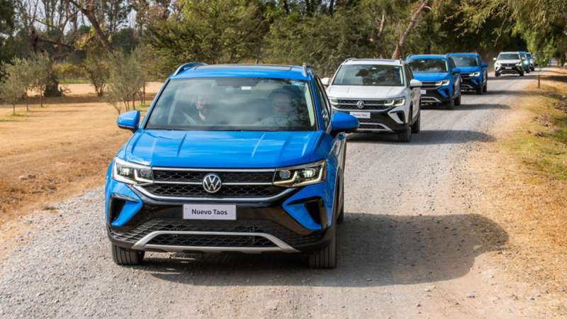 Camionetas VW Taos con plataforma MQB y excelente dinamismo en marcha sobre carretera