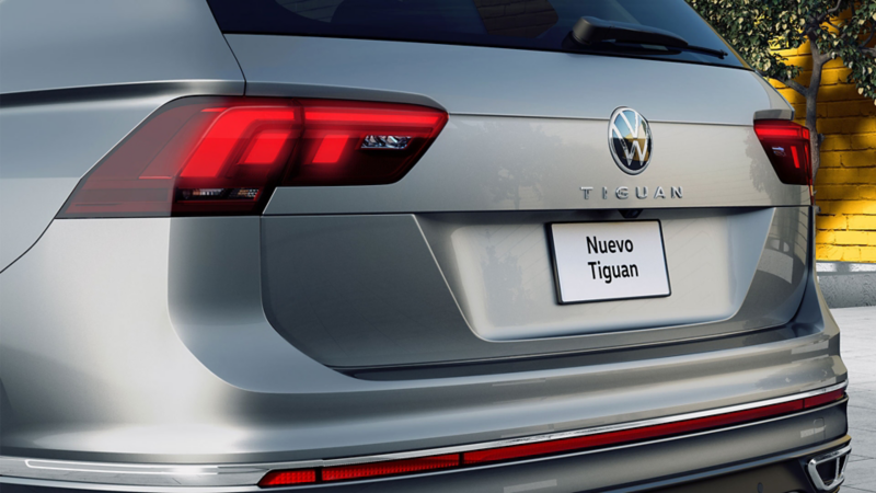 Detalle de las calaveras de la camioneta Volkswagen Nuevo Tiguan 2022.