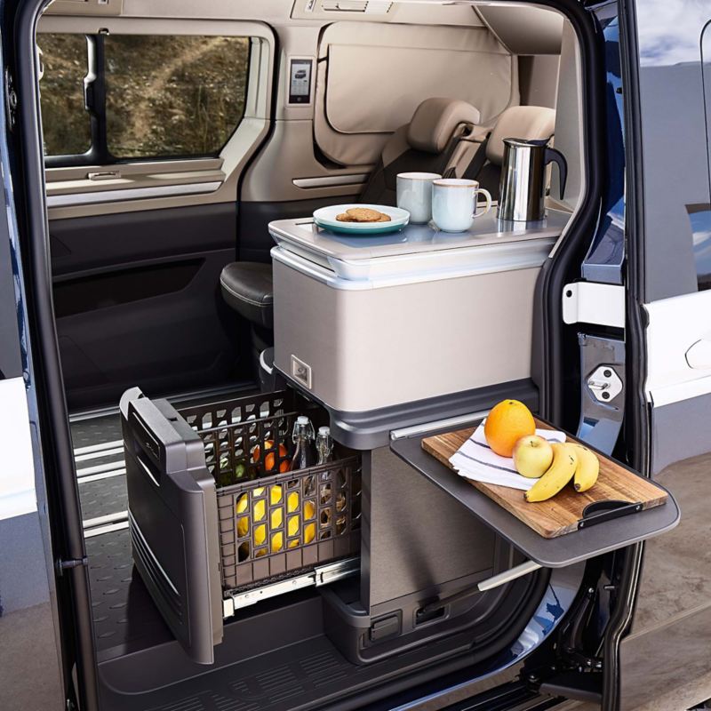 En VW California utfällt kök som är tillgängligt från utsidan.